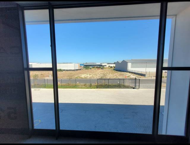 406M² WAREHOUSE TO LET IN STIKLAND INDUSTRIAL